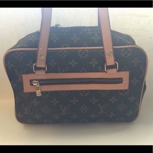 Non-authentic Louis Vuitton Bag